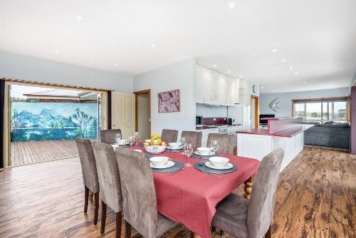 Country Meets Town image 11