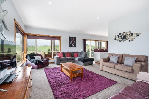 Country Meets Town image 13