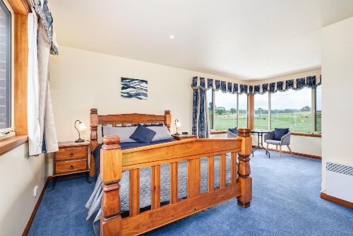 Country Meets Town image 14