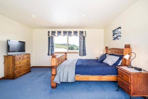 Country Meets Town image 15