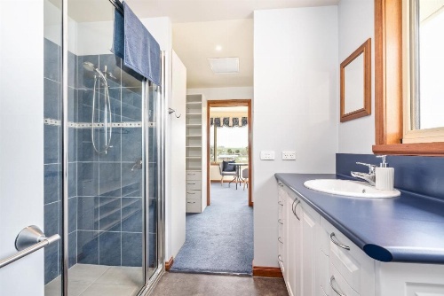 Country Meets Town image 16