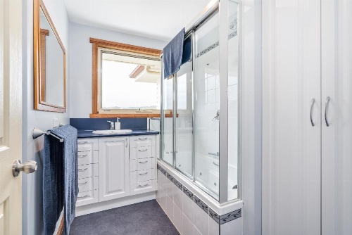 Country Meets Town image 18