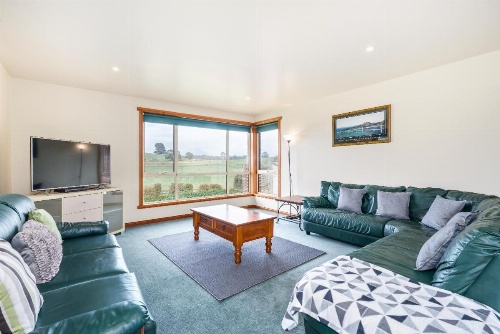 Country Meets Town image 22