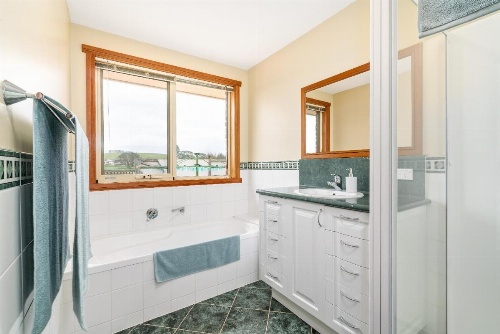 Country Meets Town image 26