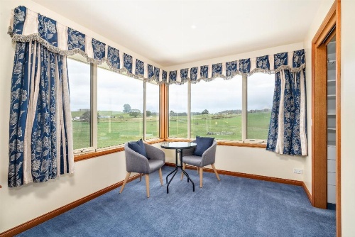 Country Meets Town image 6